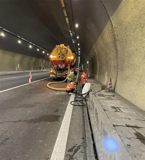 洛江隧道排水渠清淤